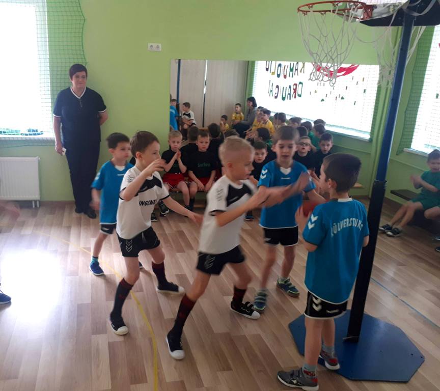 Sporto pramogoje „Šoklusis kamuolys”