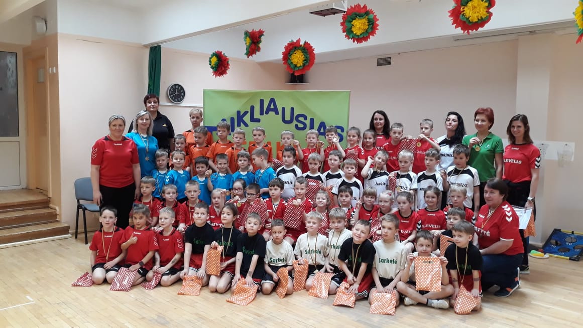 Sporto šventėje konkurse „Taikliausias metikas – 2019“